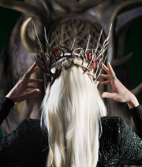 The Hobbit Thranduil, Lee Pace Thranduil, Elven Forest, Manon Blackbeak, Lotr Elves, Elf King, Legolas And Thranduil, J.r.r. Tolkien, Kaptan Jack Sparrow