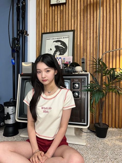 triples yeonji 연지 fromm update S12 Kwak Yeonji, Triples Yeonji, Thug Girl, Sung Hoon, Blackpink Photos, Pretty Selfies, Daily Photo, K Idols, South Korean Girls