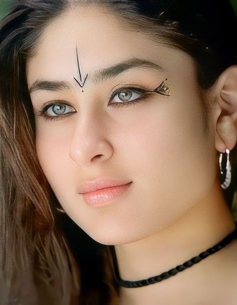 Kareena kapoor  #asoka #trending #Bollywood #actress #kareena Asoka Kareena Look, Kareena Kapoor Asoka, Kareena Kapoor Khan 90s, Kareena Kapoor 90s, Doremon Nobita, Karina Kapoor, 90s Bollywood Actress, Kareena Kapoor Photos, Female Icons