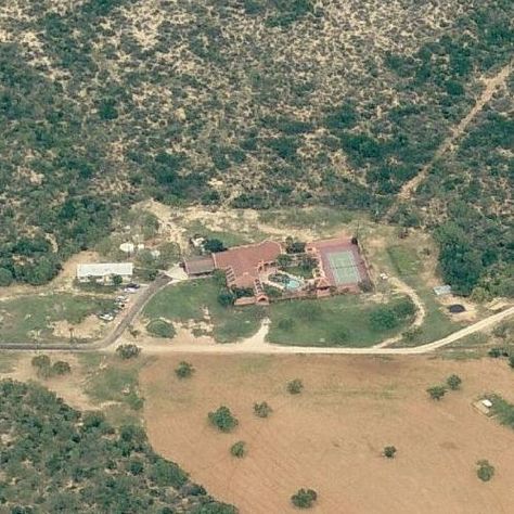 George Strait's Ranch House (Google Maps). George Strait is an American country singer who is one of the most influential and popular recording... George Strait House, George Strait Pure Country, Wife Tattoos, Strait Music, George Strait Family, King George Strait, Little Big Town, Martina Mcbride, Ocean Front Property