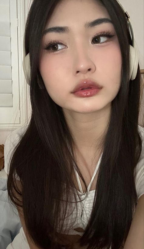 julia ma makeup cute aesthetic inspo Julia Ma, Korean Makeup Trends, Angel Makeup, Asian Makeup Looks, Makeup Cute, Soft Makeup Looks, Ethereal Makeup, Cute Makeup Looks, Kiss Makeup