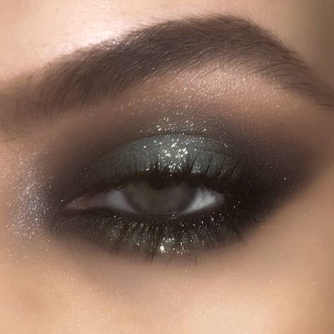 Maquillage On Fleek, Smink Inspiration, Swag Makeup, Ethereal Makeup, Makijaż Smokey Eye, Dope Makeup, Edgy Makeup, Dark Makeup, Eye Makeup Art