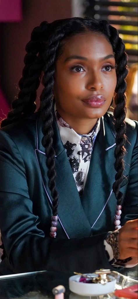 Yara Shahidi Hairstyles Grown Ish, Grown Ish Hairstyles, Grownish Hairstyles, Zoey Johnson Hairstyles, Afro Bangs, Yara Shahidi Hairstyles, Hairstyle Ideas Easy, Grown Ish, Yara Shahidi