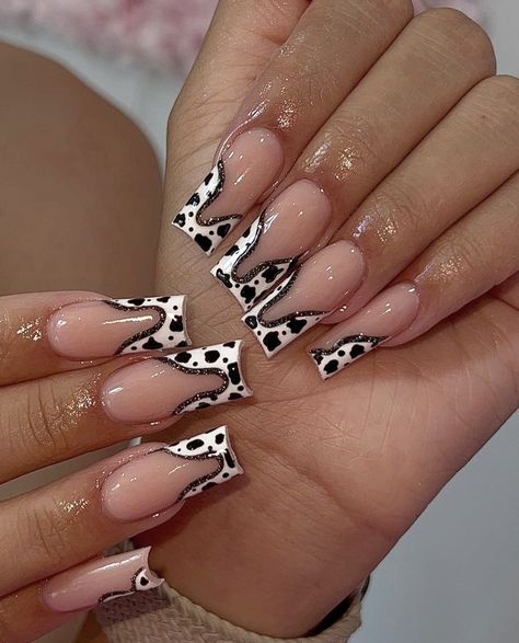 Cowboy Nails Design, Vaquera Nails, Cowprint Nail Design, Nashville Nails Ideas, Country Concert Nails, Nashville Nails, Country Nail Designs, Country Acrylic Nails, Rodeo Nails