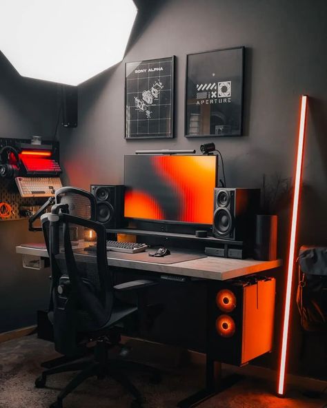 Happy Setup 👨‍💻 📸 @giusetup If you like setup related content follow Us... #tech #setup #aesthetic #minimalistic #productivity #deskgoals #desksetup #productivespaces #minimalsetup #deskinspiration #deskdecor #desktour #creativespaces #workstation #bedroominspo #setupinspiration #dreamsetup #desklife #custom setup #clean #cleansetup #officedesign #officedecor #pc #pcsetup #custompc #homeoffice #workspaceinspo #setuptour Desk Setup In Bedroom, Cyberpunk Setup, Gaming Room Setup Aesthetic, Desk Board, Computer Desk Organization, Tech Setup, Playstation Logo, Battle Stations, Gamer Desk