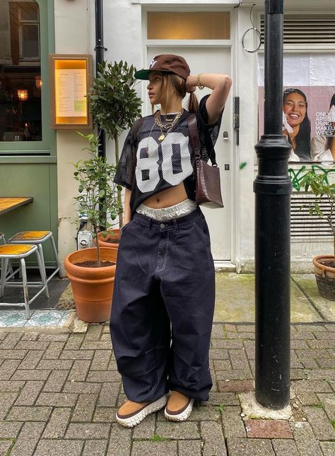 Hiphop Style Outfits, Chica Hip Hop, Ash Style, Hip Hop Style Women, 2000s Fashion Inspiration, Jersey Outfits, Hiphop Fashion, Street Style Outfits Casual, Outfit Oversize