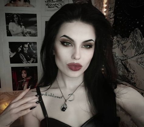 Metal Girl Style, Emily Strange, 90s Makeup Look, Feminine Makeup, Dark Makeup Looks, Black Red Hair, W.i.t.c.h Aesthetic, Alt Makeup, Witch Makeup