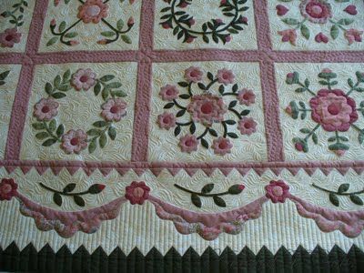 . Rose Of Sharon Quilt, Quilt Room, Baltimore Album Quilt, Vintage Quilts Patterns, Quilt Borders, Log Cabin Quilt Pattern, Spring Quilts, Rose Quilt, Medallion Quilt