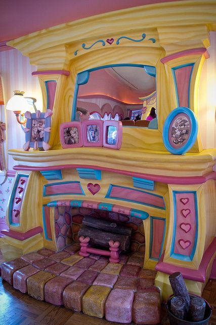 Clowncore Room Decor, Kidcore House, Clowncore Room, Weird House Decor, Weird Houses, House Cute, Weird Furniture, Industrial Home Decor, Tropical Home