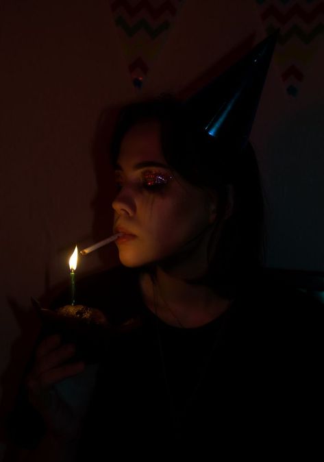 Pity Party Photoshoot Ideas, Dark Birthday Photoshoot Ideas, Crying Birthday Photoshoot, Grunge Birthday Photoshoot, Moody Birthday Photoshoot, Grunge Birthday Aesthetic, Pity Party Photoshoot, Dark Birthday Aesthetic, Emo Pfp Discord