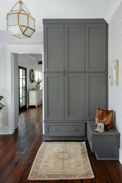 Mudrooms - Transitional - Entry - Charlotte - by Wendy Mauro Design | Houzz Transitional Entryway Ideas, Transitional Mudroom, Mudroom Cabinetry, Storage Bench With Baskets, Transitional Entry, Transitional Entryway, Floor Renovation, Small Entry, Small Entryways