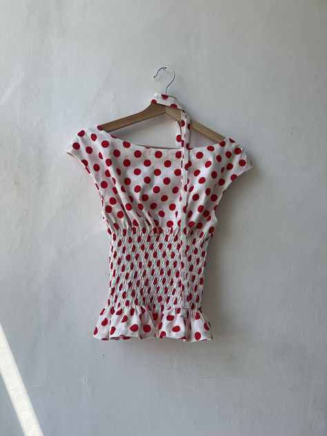 Thrifted Clothes Diy, Polkadots Outfits, Red Outfits Aesthetic, Thrifting Inspiration, Red Polka Dot Top, Polka Dot Outfit, Tailored Aesthetic, Dots Fashion, Thrift Inspo