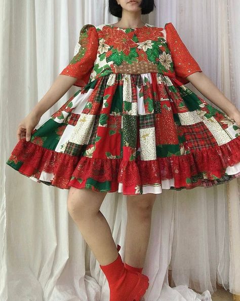 Patchwork Dress Pattern, Diy Christmas Outfit, Quilts To Make, Vintage Christmas Dress, Christmas Patchwork, Quilt Dress, Sewing To Sell, Christmas Dress Women, Christmas Dresses