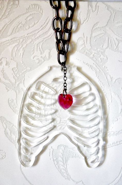 Shrink Plastic Art, Shrink Plastic Ideas, Shrinky Dink Necklace, Shrink Jewelry, Diy Shrink Plastic Jewelry, Diy Shrink Plastic, Shrinky Dink Jewelry, Shrinky Dink Crafts, Shrink Plastic Jewelry