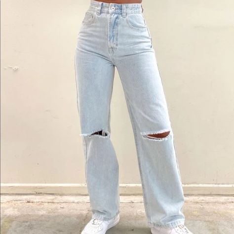 High Rise Wide Leg Jeans With Ripped Knees. Light Blue Denim. Size Us 8 Or Au 12. Run True To Size. Cotton Jeans With Minimal Stretch. Teen Jeans, School Jeans, Boutique Jeans, Light Wash Ripped Jeans, Ripped Jeans Outfit, First Day Of School Outfit, Trendy Jeans, Wide Jeans, Light Jeans