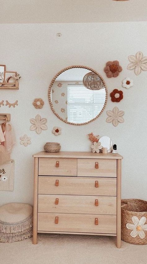 Boho Nursery Inspiration, Baby Room Decor Ideas, Daisy Nursery, Boho Baby Girl Nursery, Boho Baby Nursery, Ideas Habitaciones, Nursery Girl, Boho Baby Girl