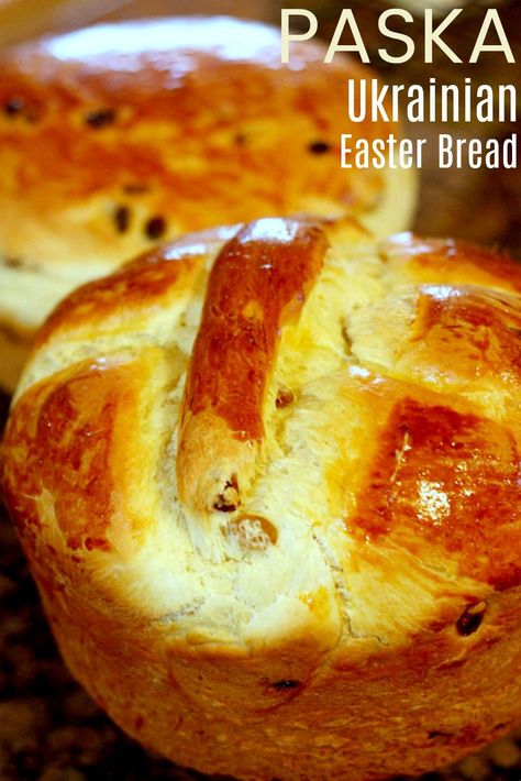 Paska (Ukrainian Easter Bread) - a slightly sweet egg bread with raisins. This Slovak recipe has been in my Eastern European family for generations. Paskah Easter Bread, Pierogies Recipes, Polish Babka, Ukrainian Easter Bread, Bread With Raisins, Sweet Egg, Easter Bread Recipe, Slovak Recipes, Easy Crepe Recipe