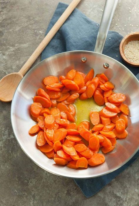 Glazed Ginger Carrots (Paleo, Vegan) | Maple syrup and fresh ginger create a sweet-hot glaze for carrots. Glaze For Carrots, Ginger Glazed Carrots, Ginger Carrots, Paleo Side Dishes, Stove Top Recipes, Paleo Food, Cooked Carrots, Holiday Dinners, Glazed Carrots