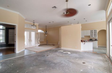 7 Reasons Why You Should Remodel Your New Southwest Florida House Before Moving In #remodeling #homeremodel #remodel Florida Home Remodel, Old Florida Decor Interior Design, Florida Bungalow, Condo Remodel, Florida Condos, Southwest Florida, Florida House, Old Florida, Florida Home