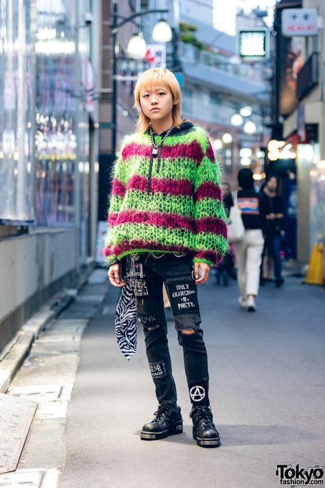 Punk Inspired Fashion, Wide Knit Sweater, Japanese College, Sweater Street Style, Pretty Jeans, Japanese Punk, Punk Street Style, Loose Knit Sweater, Arte Punk