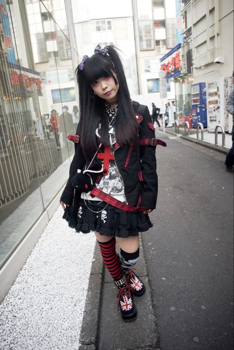 jfashion harajuku japanese fashion outfit inspo inspiration Angura Kei Fashion, Visual Kei Outfit Ideas, Harajuku Fashion Goth, Japanese Punk Fashion, Dark Harajuku, Visual Kei Outfits, Japanese Alternative Fashion, Japanese Goth, Kei Outfits