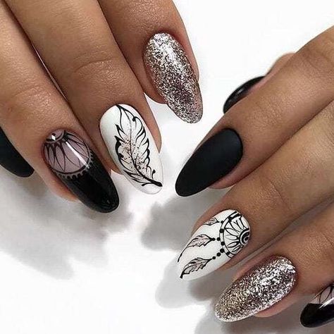 Feather Nail Designs, Dream Catcher Nails, Winter Nail Art Designs, Feather Nail Art, Black And White Nail, Feather Nails, Winter Nails Acrylic, Black Nail Designs, Winter Nail Art