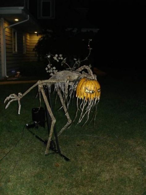 pumpkin-walking Diy Halloween Dekoration, Terrifying Halloween, Scary Halloween Decorations Outdoor, Dekorasi Halloween, Image Halloween, Labu Halloween, Homemade Halloween Decorations, Easy Halloween Decorations, Diy Halloween Decor