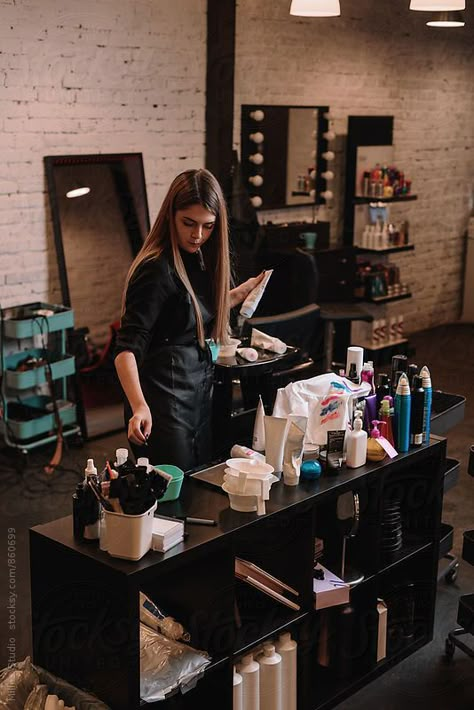 Dresser Aesthetic, Hairstylist Career, Beauty School Cosmetology, Beauty Job, Hair Salon Pictures, Cosmetology Student, Beauty Careers, Salon Pictures, Hair Salon Interior