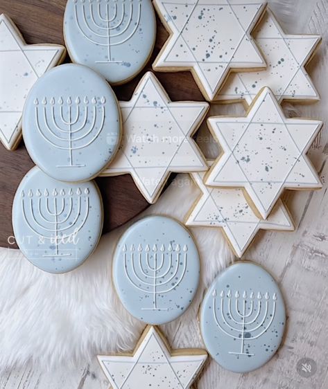 Hannukah Cake Ideas, Hannakah Decorated Cookies, Hanukah Cookies Decorated, Hannakuh Cookies, Hannukah Cookies Decorated, Hanukkah Cookies Decorated, Hanuka Decoration, Hannukah Decorations Aesthetic, Hannukah Decoration