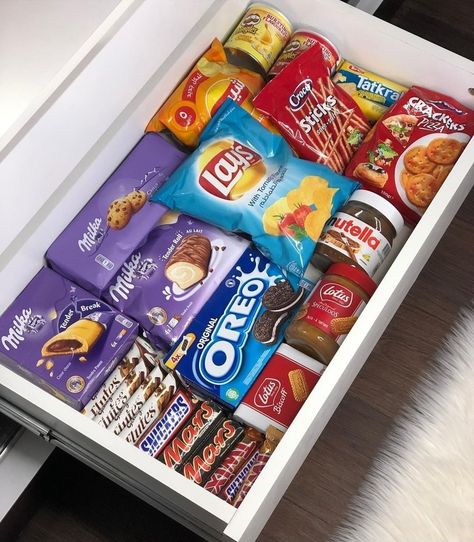 Snack Stash In Bedroom, Nutella Pizza, Snack Jar, Snack Station, Snack Organizer, Sleepover Food, Junk Food Snacks, Food Obsession, Sweet Snacks