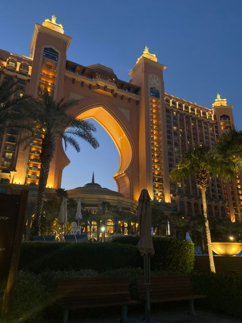 Dubai Night, Calm Night, Nightlife Aesthetic, Atlantis Bahamas, Dubai Aesthetic, Dubai Lifestyle, Holiday Hotel, Dream Vacations Destinations, Arab World