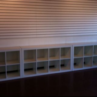 Slatwall and shelving from Ikea Slat Wall Store Display, Slat Wall Display Retail, Slatwall Display Ideas, Slatwall Ideas Retail, Optometry Design, Slat Wall Storage, Colonial Remodel, Baby Store Display, Boutique Store Displays