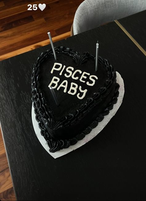 Pisces Cake, 17 Birthday Cake, Pisces Birthday, 25th Birthday Parties, Cake Day, Simple Birthday Cake, 17th Birthday, Cute Birthday Cakes, 20th Birthday