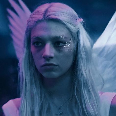 Jules Vaughn Aesthetic, Karma Core, Jules Vaughn, Euphoria Aesthetic, Hunter Schafer, Angel Costume, Space Girl, Aesthetic Blue, Aesthetic Gif