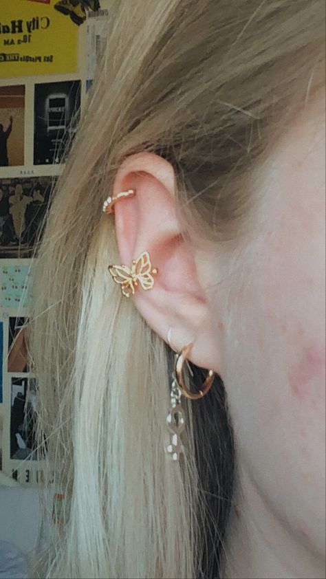 Cottage Core Ear Piercings, Piercing Art, Jewellery Aesthetic, Types Of Ear Piercings, Earring Inspo, Accessory Inspo, Cool Ear Piercings, Cool Piercings, Jewellery Silver