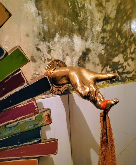 Brass Hand Fingering Sculpture Home Decor Brass Hand - Etsy Sculpture Home Decor, Apartment Inspiration, Dream House Decor, House Inspo, Home Deco, Apartment Decor, Decor Inspiration, Home Interior Design, Home Accessories