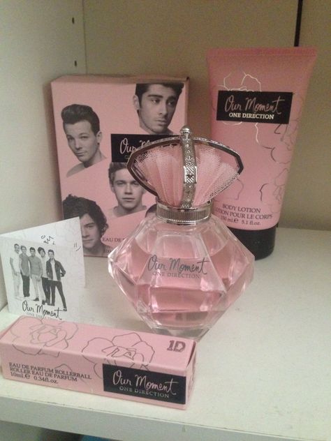 Day 9: our moment fragrance i got for xmas!!:) One Direction Perfume, One Direction Aesthetic, Four One Direction, One Direction Merch, 2010s Nostalgia, One Direction Photos, I Love One Direction, 1 Direction, Liam Payne