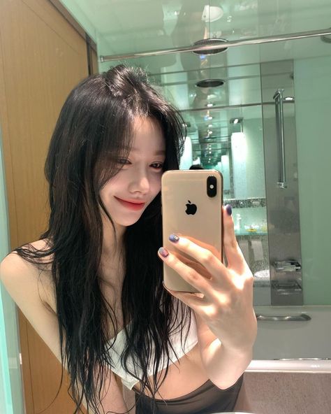 Kore Ulzzang, 사진 촬영 포즈, Uzzlang Girl, Pretty Selfies, Medium Length Hair Cuts, Just Girl Things, Girl Icons, Korean Beauty, Ulzzang Girl