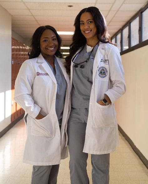 Dermatology Nurse, Nursing Goals, Aesthetic Doctor, Nursing School Motivation, Life Goals Future, Nurse Aesthetic, Nurse Inspiration, Doctor Outfit, Med School Motivation