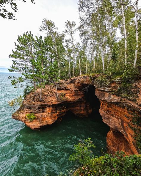 Best places to elope in Wisconsin - The Ultimate Guide is on the blog now! Click the link in my bio to see the best spots for an intimate adventure elopement in our great state. Wisconsin has TONS of beautiful shoreline (hello, TWO Great Lakes) and an abundance of amazing state parks which make it one of the most beautiful states in the Midwest to elope. Top 10 Best Locations to Elope in Wisconsin: 1. Devil’s Lake 2. Door County & Washington Island 3. Apostle Islands National Lakeshore & ... Apostle Islands Wisconsin, Apostle Islands National Lakeshore, Wisconsin State Parks, Washington Island, Best Places To Elope, Apostle Islands, Places To Elope, Wisconsin Dells, Wisconsin Wedding