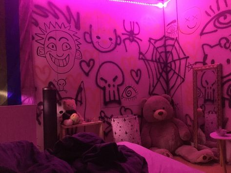 graffiti walls lol graffiti ledlighting bedroom aesthetic neon inspo Room With Graffiti Wall, Jinx Bedroom Aesthetic, Painted Walls Aesthetic, Graffiti Room Ideas Bedrooms Street Art, Graffiti Walls Bedroom, Graffiti Wall In Bedroom, Room Ideas Graffiti, Graffiti Room Wall, Bedroom Graffiti Wall