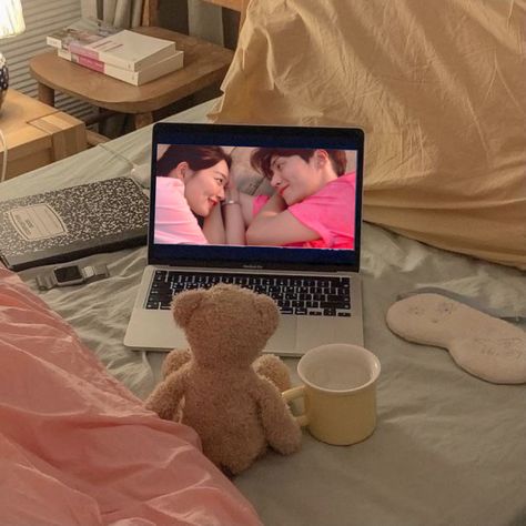 Cozy Watching Movies, Watching Kdrama Aesthetic, Watching Movies In Bed, Angie Core, Watching Kdrama, Kdrama Aesthetics, Movies At Home, Hot Chocolate Treats, Pr Ideas