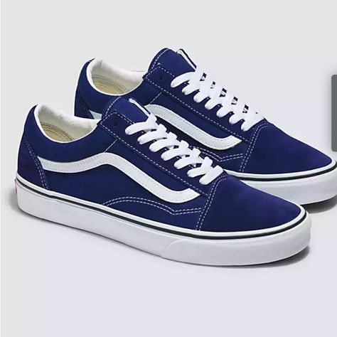 ***Vans Authentic*** Dress Blue True White Skate Shoe. Size: 8.5 Men/10 Women. The Vans Shoe Is The Freshest Way To Rock A Classic. Slip Into The Swagger Of A Timeless Silhouette While Turning Heads In Dress Blue’s Greatness. Vans, This Time Honored Silhouette Also Includes Metal Eyelets And Signature Rubber Waffle Outsole. Vans Azul, Vans Navy Blue, Cool Vans Shoes, Grease Costume, Navy Blue Vans, Van Shoes, Authentic Dress, Vans Chukka Low, Vans Shoes Women