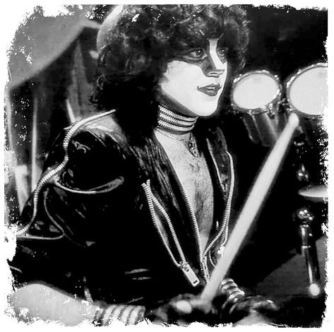 48 Likes, 0 Comments - @alivesounds7577 on Instagram: “🔥Eric Carr #ericcarr” Kiss Band Pfp, Eric Carr Kiss, Kiss Pfp, Icon Pfp Aesthetic, Eric Carr, Kiss Army, Oh Honey, Kyle Broflovski, Hot Band