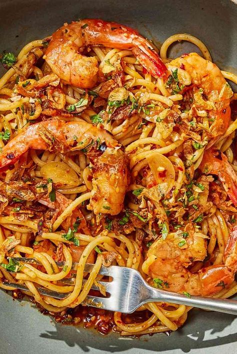 This shrimp scampi pasta recipe gets extra spice from chili crisp and crunch from fried onions for an easy weeknight dinner. Spicy Shrimp Scampi Pasta, Chili Crisp Shrimp, Fried Shrimp Pasta, Recipes With Chili Crunch, Chili Crisp Pasta, Recipes Using Chili Crisp, Chili Crisp Recipe Ideas, Recipes With Chili Crisp, Chili Crisp Uses