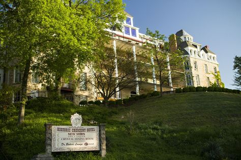 1886 Crescent Hotel & Spa | Eureka Springs, Arkansas Crescent Hotel Eureka Springs, 1886 Crescent Hotel, Haunted Prison, Scary Ghost Stories, Haunted America, Haunted Hotels, Crescent Hotel, Eureka Springs Arkansas, Haunted Forest