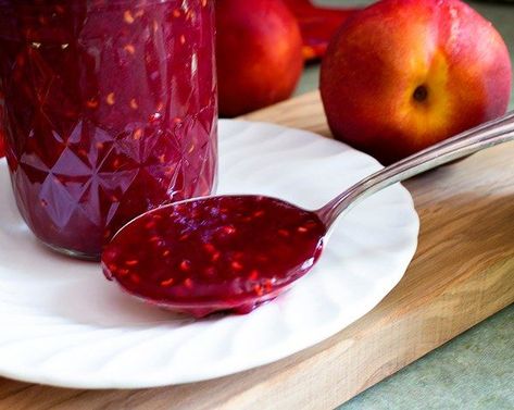 Red Raspberry White Nectarine Jam #homemade #jam #sweet #easy #savemoney Peach Preserves Recipe, Nectarine Jam, Low Sugar Jam, Canning Fruit, Peach Preserves, Canning Jam, Canning Food Preservation, Homemade Jelly, Fruit Jelly