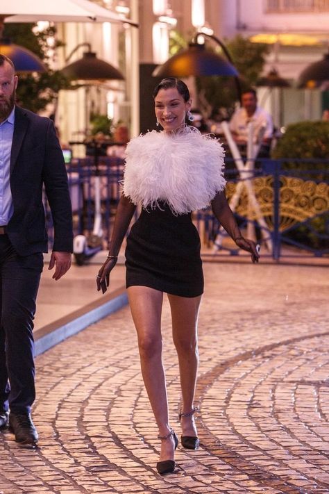 Bella Hadid Red Carpet, Bella Hadid Runway, 90s Fashion Models, Celebrities Outfits, Bella Hadid Street Style, Fancy Fits, Magazine Vogue, Fest Outfits, Bella Hadid Outfits