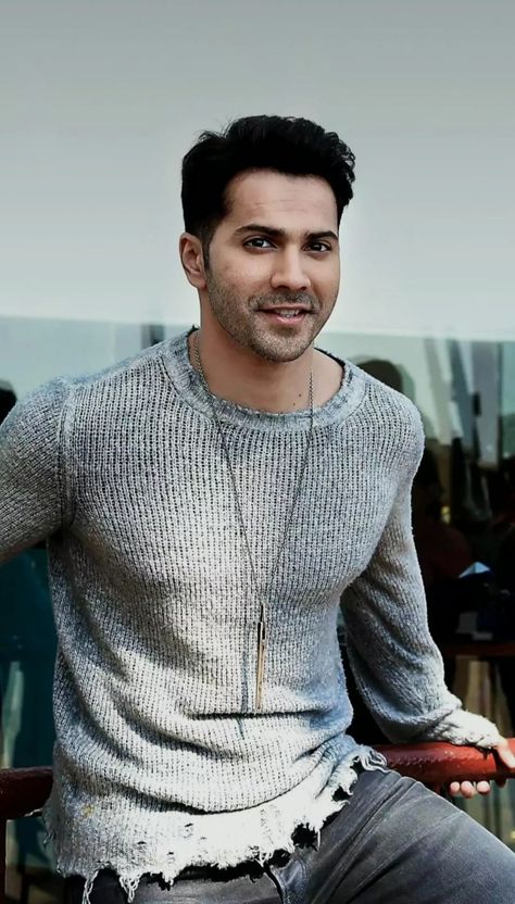 Varun Dhawan Bollywood Actor Indian Style Desi Look Varun Dhawan Wife, Varun Dhawan Movies, Karisma Kapoor, Kriti Sanon, Popular People, Varun Dhawan, Stylish Boys, Happily Married, Bollywood Actors