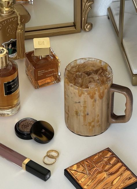 Caramel Brown Aesthetic, Caramel Iced Latte, Caramel Aesthetic, April Moodboard, Iced Caramel Latte, Glam Old Hollywood, 50s Glam, Latte Makeup, Latte Aesthetic